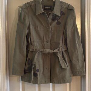 SHIRT JACKET. REALLY PRETTY GREEN WITH BLACK FLORAL EMBROIDERY. SIZE M.